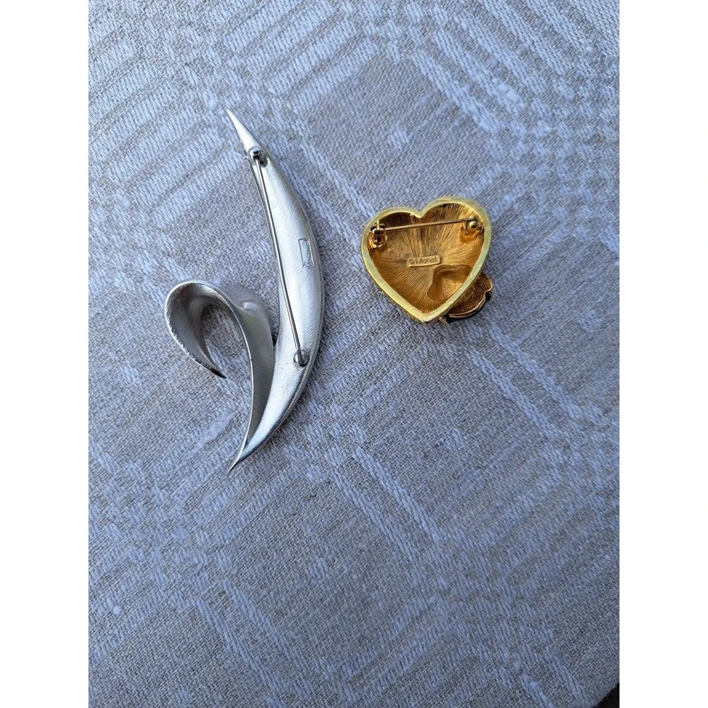 MONET TRIFARI Set Of 2 Brooches Silvet Gold Tones